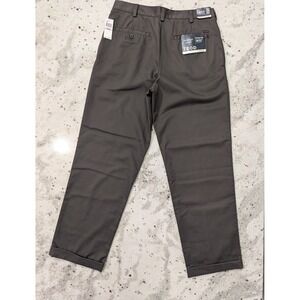 IZOD "Metrix Fit" NWT Size 32X32 Dark Khaki Double Pleat Cuffed‎ Chino Pants